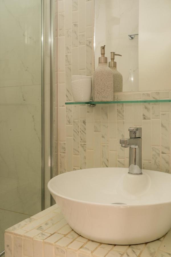 Dema Luxury Suites - Perikleous E1 เอเธนส์ ภายนอก รูปภาพ