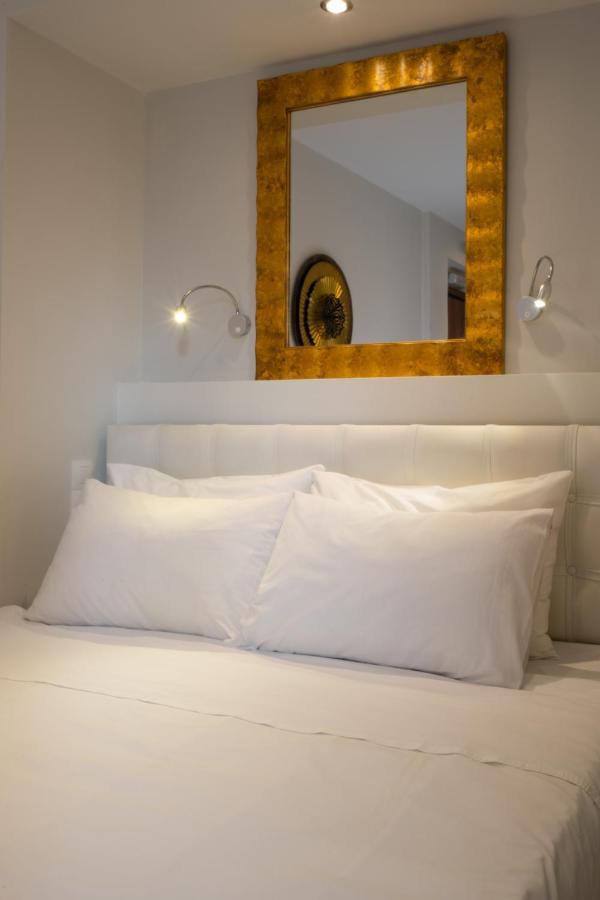 Dema Luxury Suites - Perikleous E1 เอเธนส์ ภายนอก รูปภาพ